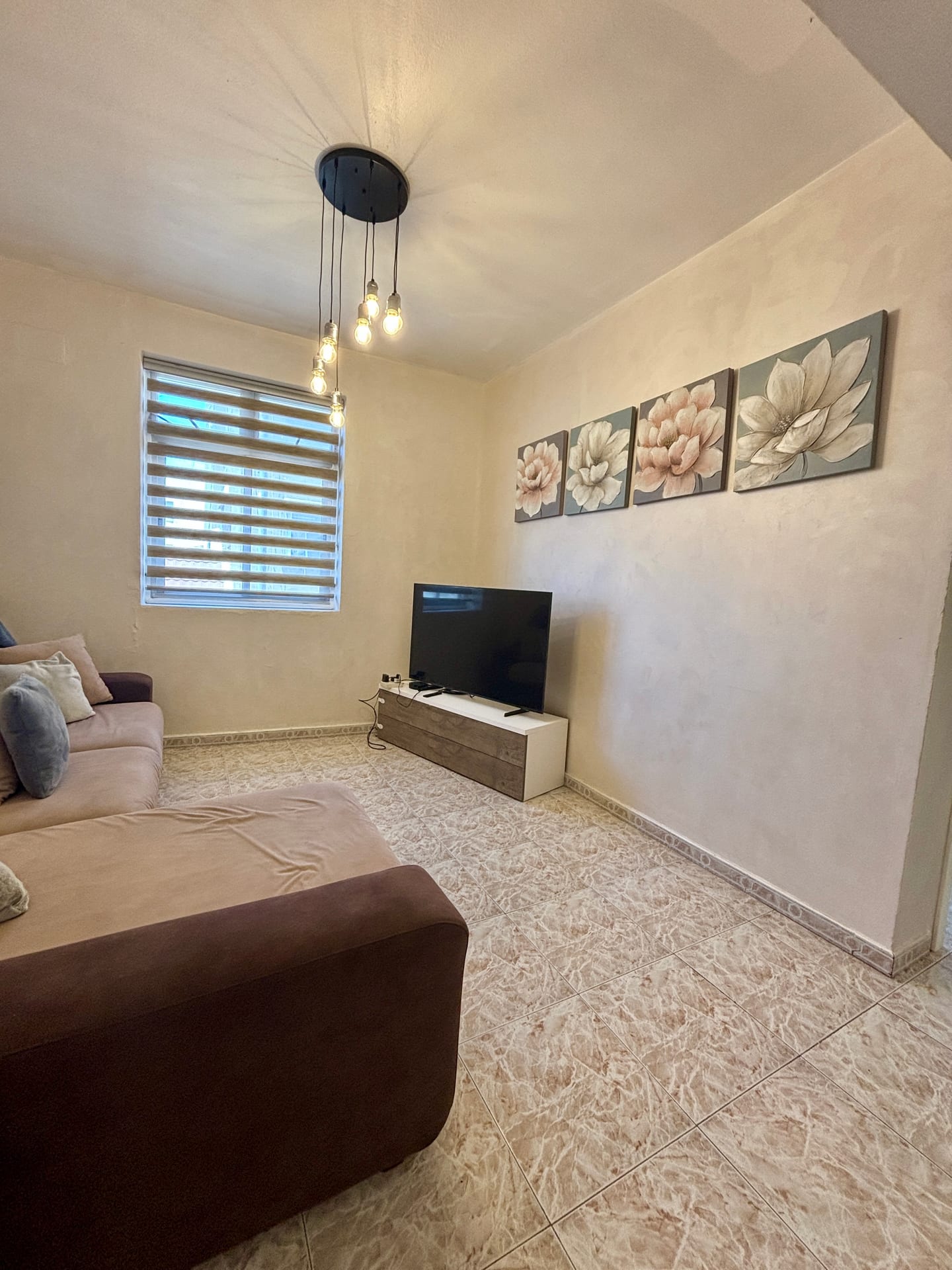Family Stylish — 3-Bedroom Off Main Street — photo 6