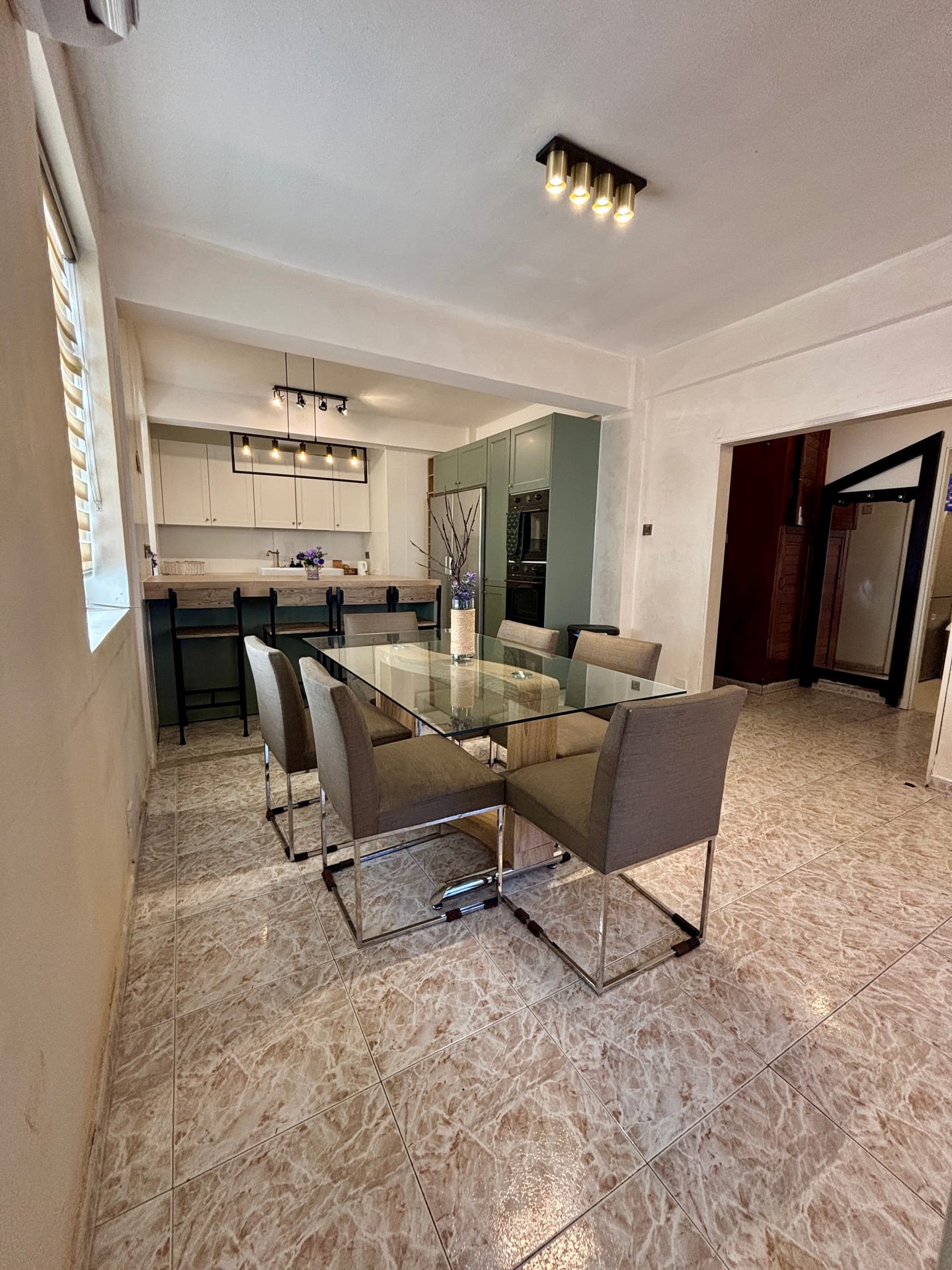 Family Stylish — 3-Bedroom Off Main Street — photo 10