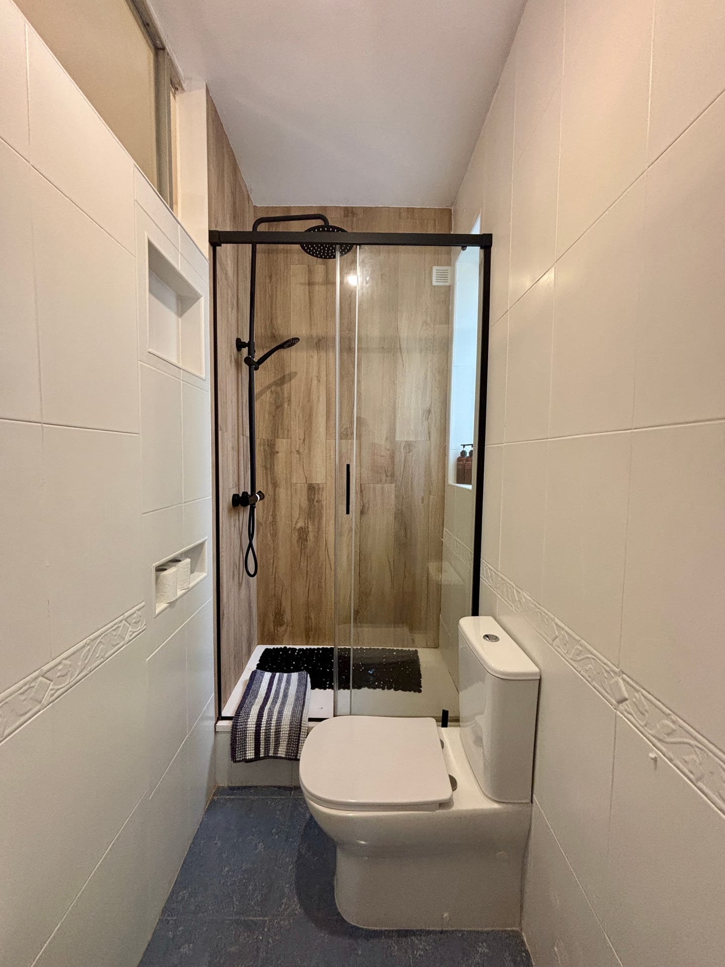 Family Stylish — 3-Bedroom Off Main Street — photo 15