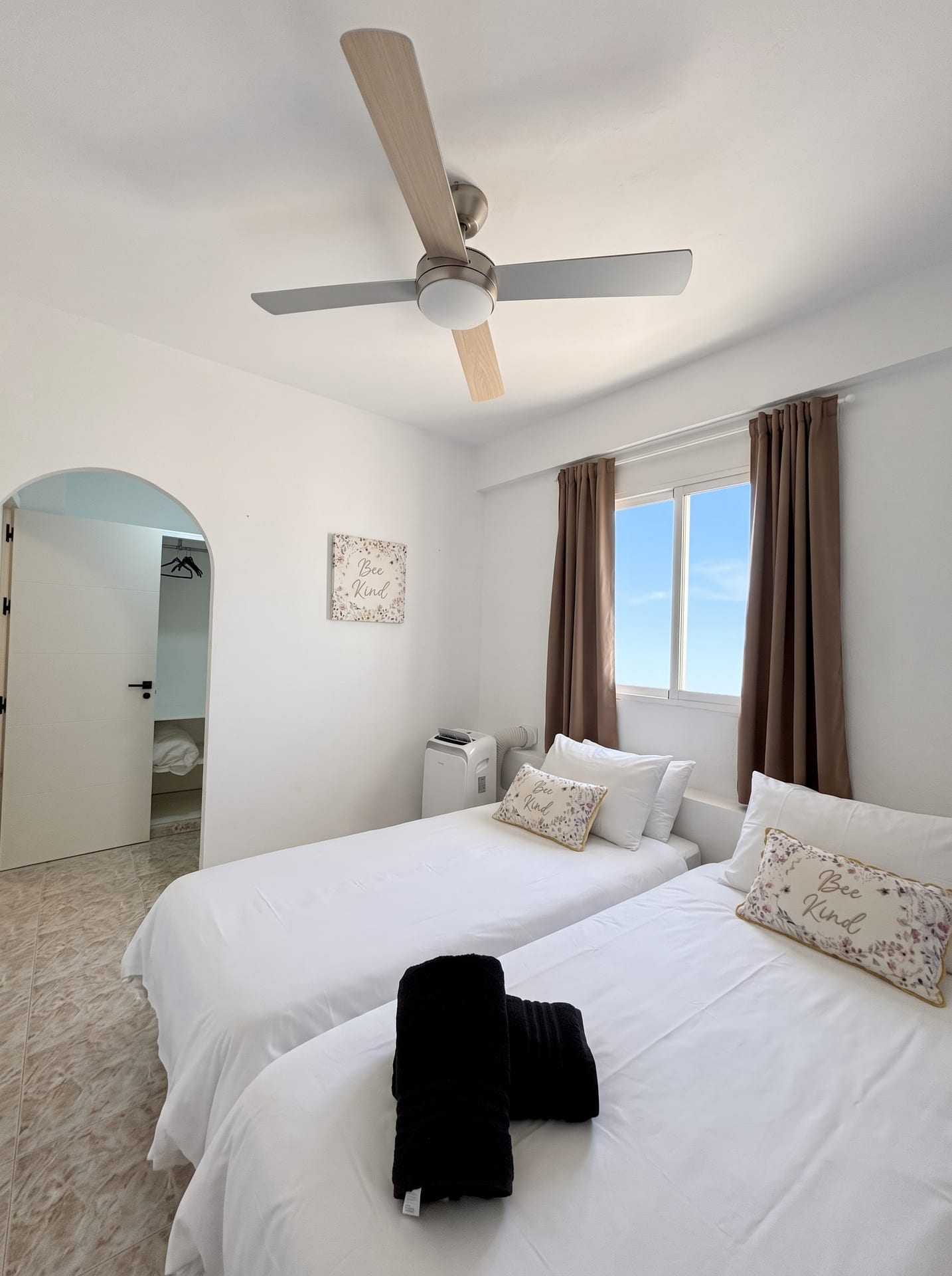 Family Stylish — 3-Bedroom Off Main Street — photo 18